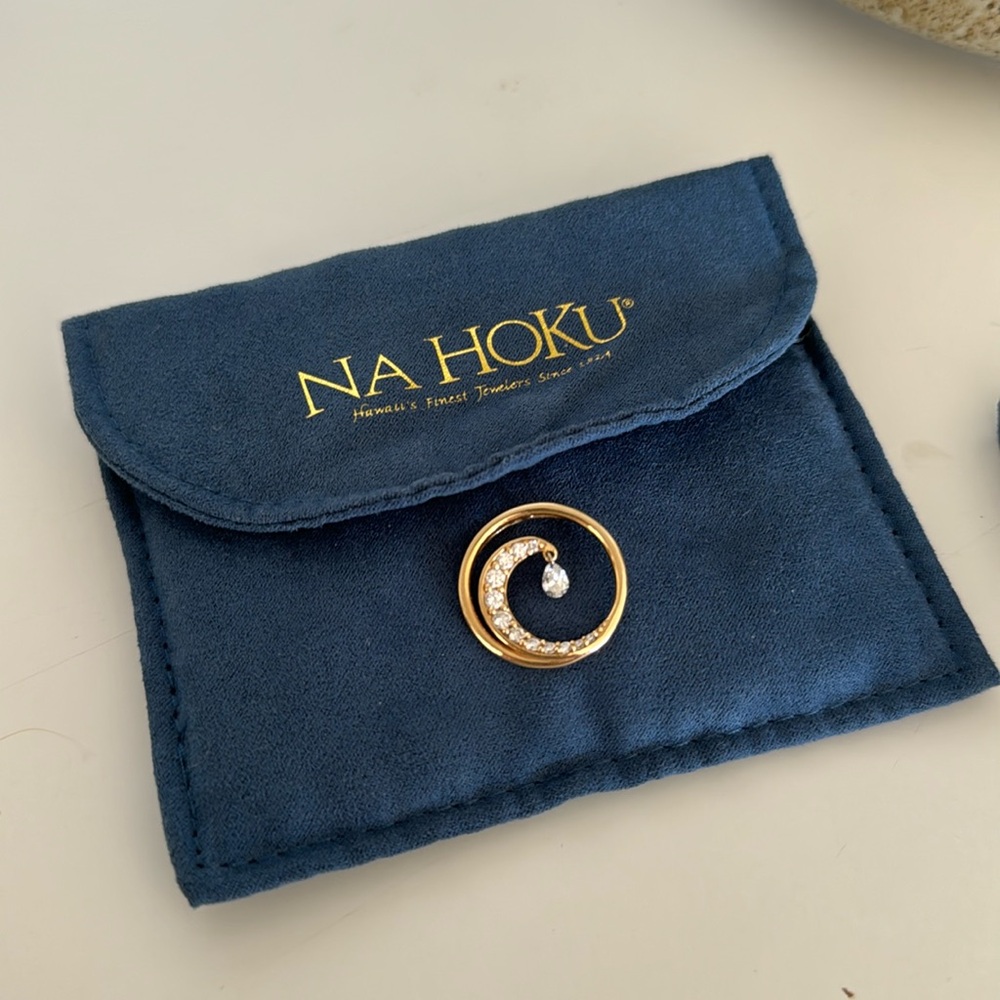 NA HOKU Wave Shimmer Pendant 14k yellow gold, .61 total carat weight